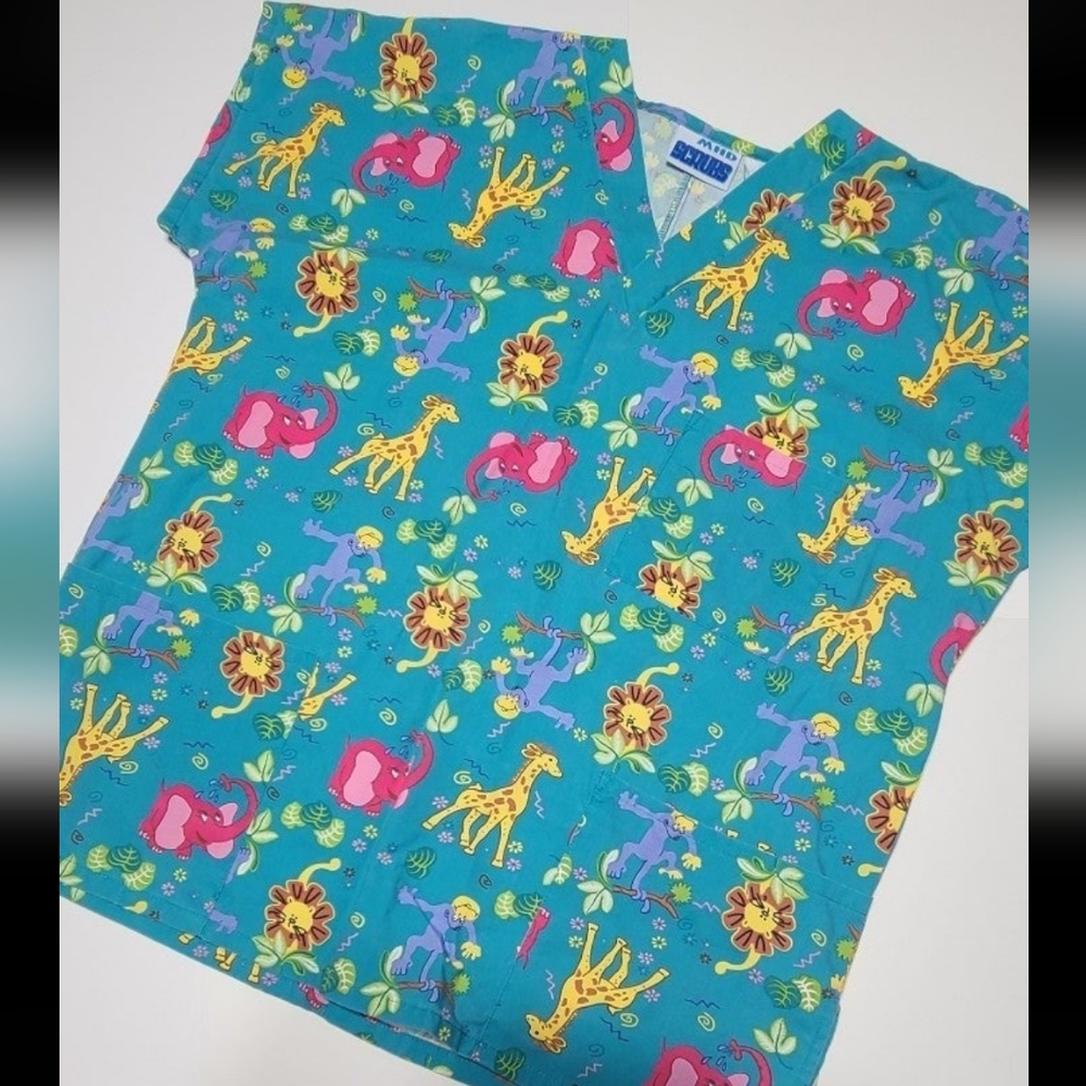 Scrub Top MHD Scrubs NWOT Size Medium 8-10 Zoo Animals